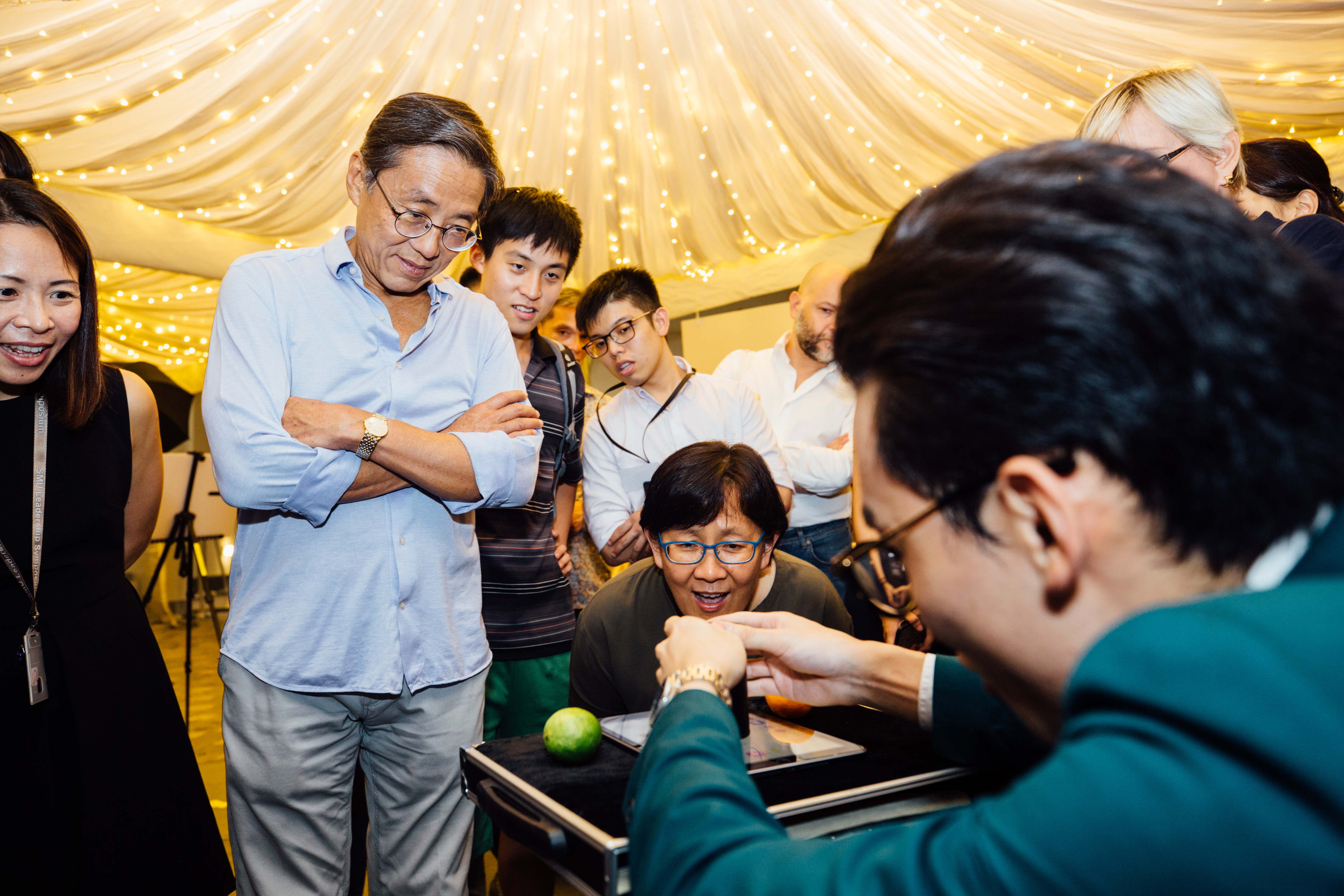 TK Jiang Bilingual Digital iPad Corporate Magician